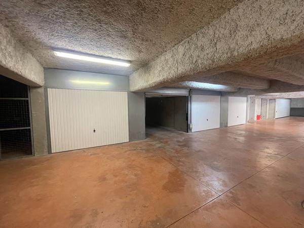 A vendre  secteur La Madeleine à Vannes appartement deux chambres, garage terrasse