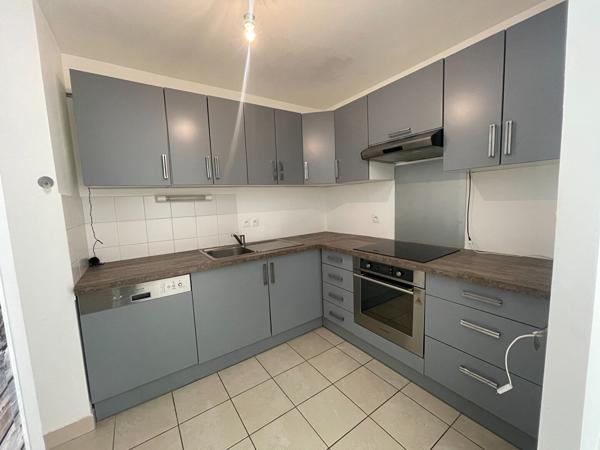 A vendre  secteur La Madeleine à Vannes appartement deux chambres, garage terrasse