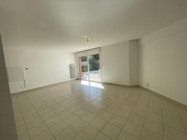 A vendre  secteur La Madeleine à Vannes appartement deux chambres, garage terrasse