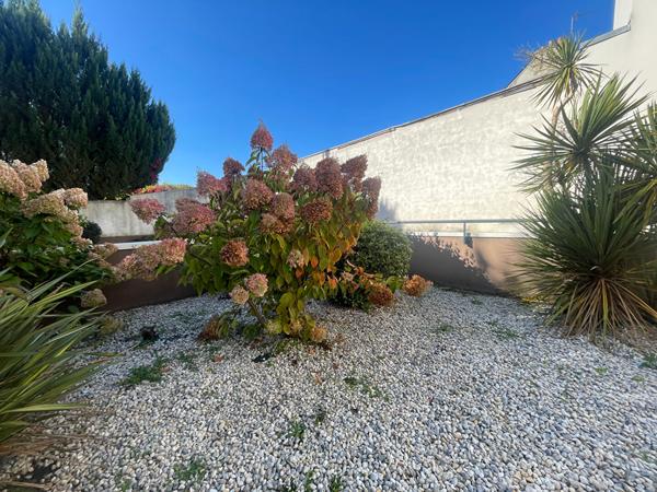 A vendre  secteur La Madeleine à Vannes appartement deux chambres, garage terrasse