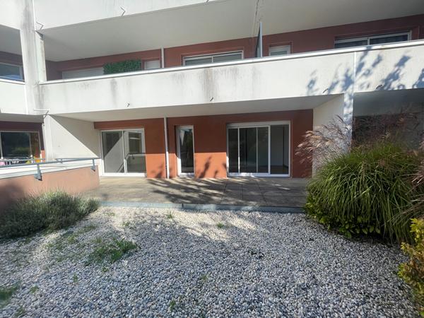 A vendre  secteur La Madeleine à Vannes appartement deux chambres, garage terrasse