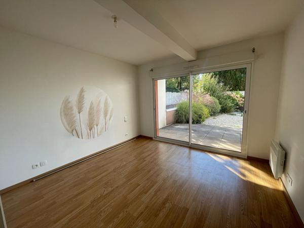 A vendre  secteur La Madeleine à Vannes appartement deux chambres, garage terrasse