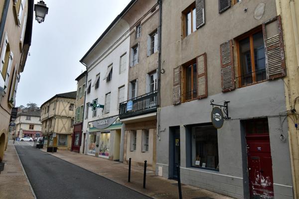 À vendre Immeuble de rapport au cœur de Marcigny (71) – Rentabilité 11,80 %.