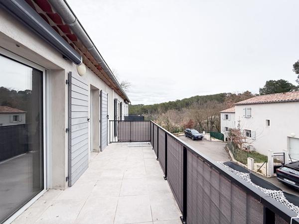 T3 récent avec terrasse et parking ? Fuveau centre à pied ? Résidence intimiste et au calme