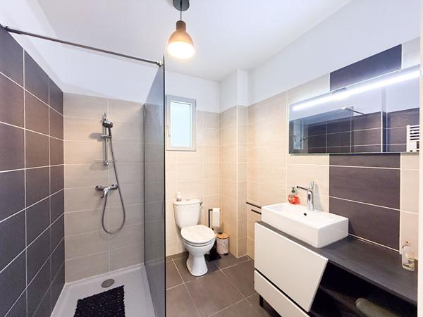 T3 récent avec terrasse et parking ? Fuveau centre à pied ? Résidence intimiste et au calme