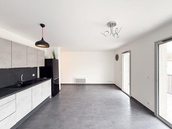 T3 récent avec terrasse et parking ? Fuveau centre à pied ? Résidence intimiste et au calme