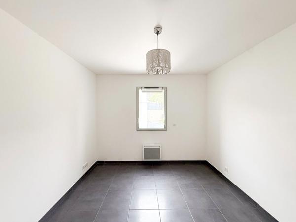 T3 récent avec terrasse et parking ? Fuveau centre à pied ? Résidence intimiste et au calme