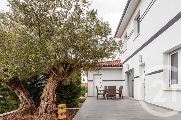 Maison à vendre  30 pièces - 695 m2 PERIGUEUX - 24