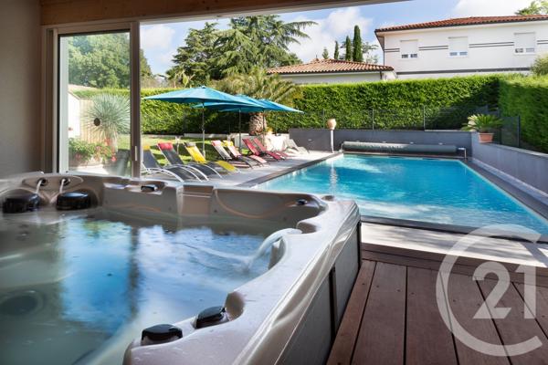 Maison à vendre  30 pièces - 695 m2 PERIGUEUX - 24