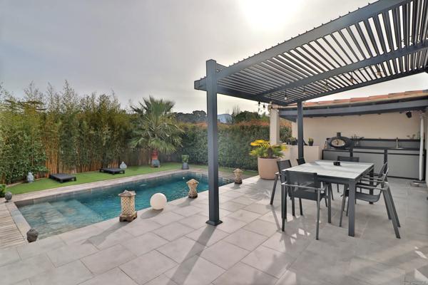 Villa contemporaine 4 chambres-Piscine-Secteur Eoures très recherché