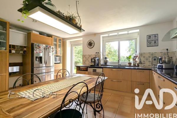 Maison à vendre 8 pièces 190 m² Saint-Étienne-de-Montluc