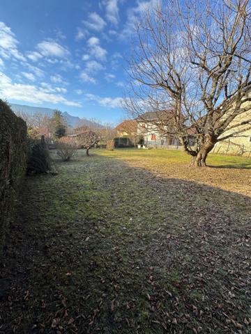 terrain plat evironnement calme