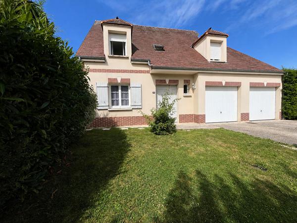 Belle maison familiale 4 chambres avec double garage - quartier agréable, résidentiel !
