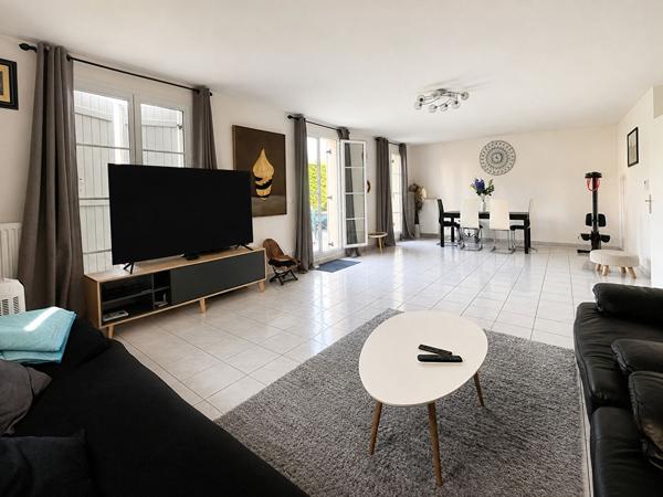 Belle maison familiale 4 chambres avec double garage - quartier agréable, résidentiel !