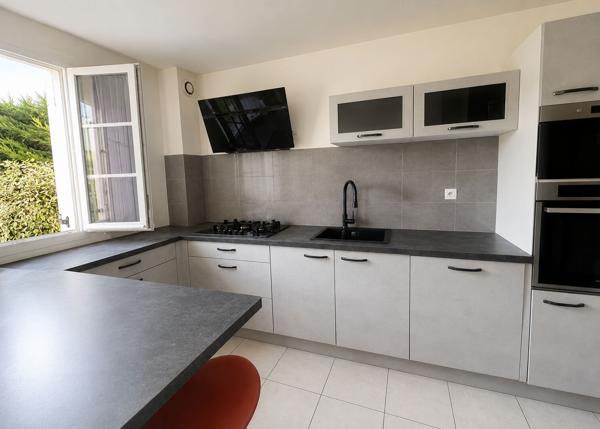 Belle maison familiale 4 chambres avec double garage - quartier agréable, résidentiel !