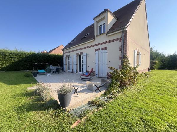 Belle maison familiale 4 chambres avec double garage - quartier agréable, résidentiel !