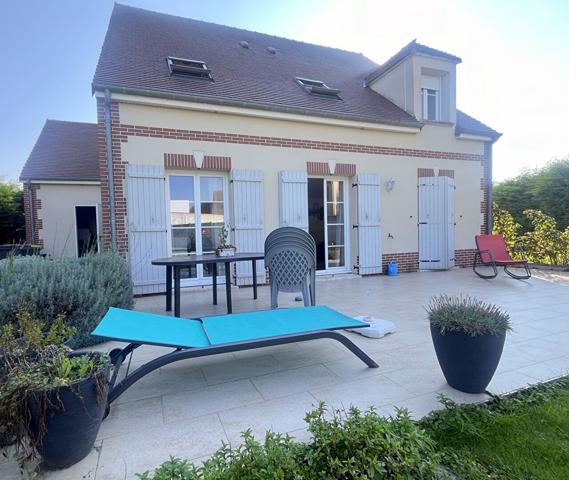 Belle maison familiale 4 chambres avec double garage - quartier agréable, résidentiel !