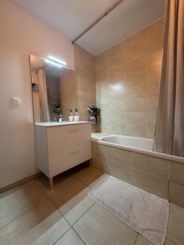 Appartement
         4 pièces
        - 76 m² 435 000 € *