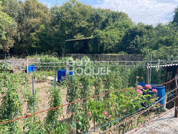 Maison en pierre, garage, jardins