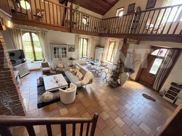 Superbe maison Quercynoise T6 de 202 m² avec piscine et grand terrain