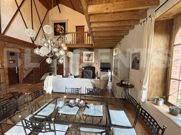 Superbe maison Quercynoise T6 de 202 m² avec piscine et grand terrain