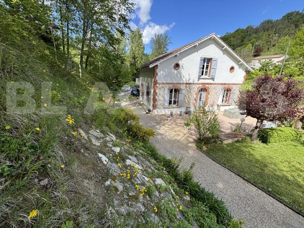 Superbe maison Quercynoise T6 de 202 m² avec piscine et grand terrain