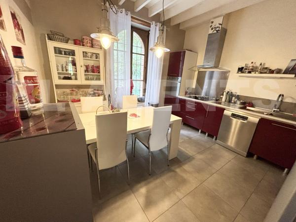 Superbe maison Quercynoise T6 de 202 m² avec piscine et grand terrain