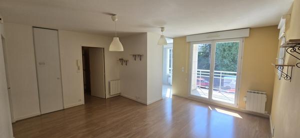 Appartement
                                                                                                                                                                                                                                                                                                                        3 pièce(s)                                                                                                                                                                                                          2 chambre(s)                                                                                                                                                                                                          60  m²