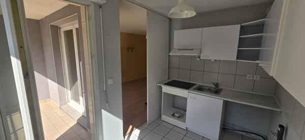 Appartement
                                                                                                                                                                                                                                                                                                                        3 pièce(s)                                                                                                                                                                                                          2 chambre(s)                                                                                                                                                                                                          60  m²