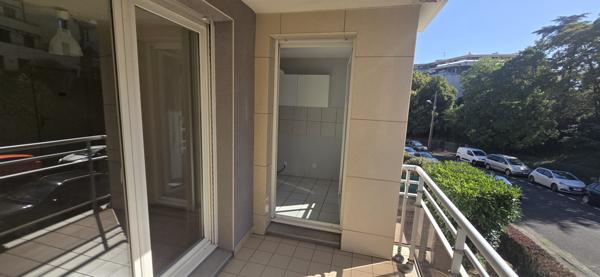 Appartement
                                                                                                                                                                                                                                                                                                                        3 pièce(s)                                                                                                                                                                                                          2 chambre(s)                                                                                                                                                                                                          60  m²