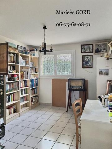 Unieux 42240 sur les hauteurs maison des années 70 sur sous sol complet 131m² habitables 4 chambres 3 garages 1 piscine sur 1190m² de terrain