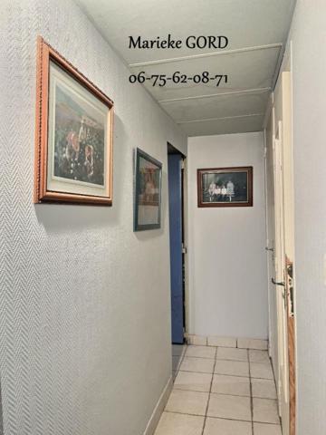 Unieux 42240 sur les hauteurs maison des années 70 sur sous sol complet 131m² habitables 4 chambres 3 garages 1 piscine sur 1190m² de terrain