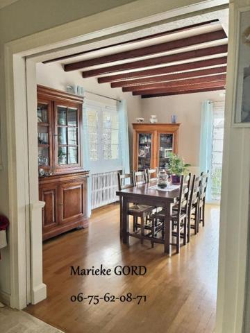 Unieux 42240 sur les hauteurs maison des années 70 sur sous sol complet 131m² habitables 4 chambres 3 garages 1 piscine sur 1190m² de terrain