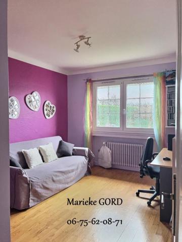 Unieux 42240 sur les hauteurs maison des années 70 sur sous sol complet 131m² habitables 4 chambres 3 garages 1 piscine sur 1190m² de terrain