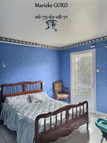 Unieux 42240 sur les hauteurs maison des années 70 sur sous sol complet 131m² habitables 4 chambres 3 garages 1 piscine sur 1190m² de terrain