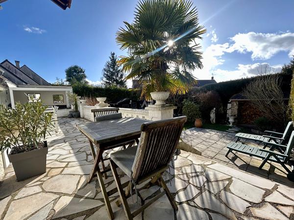 Maison Orgeval 6 pièce(s) 4 chambres €589 000 ** - Référence 9072