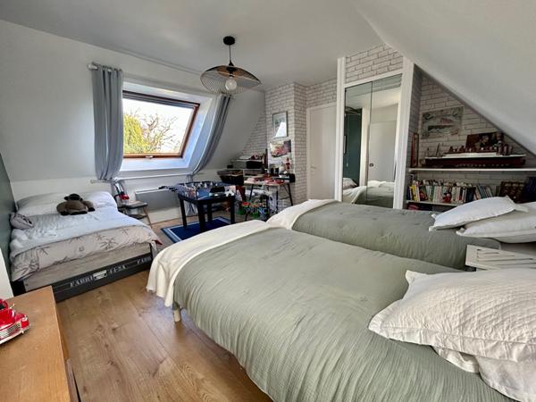 Maison Orgeval 6 pièce(s) 4 chambres €589 000 ** - Référence 9072