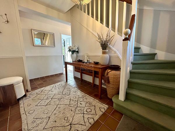 Maison Orgeval 6 pièce(s) 4 chambres €589 000 ** - Référence 9072