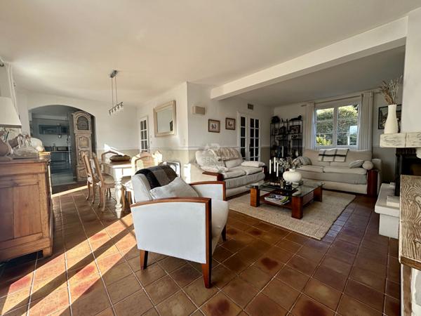 Maison Orgeval 6 pièce(s) 4 chambres €589 000 ** - Référence 9072