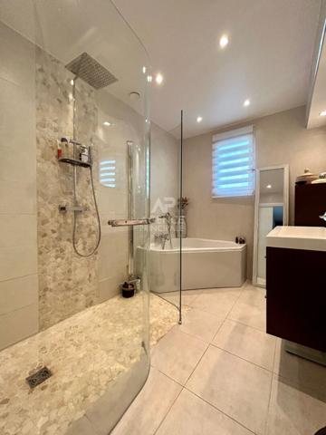 Maison Orgeval 6 pièce(s) 4 chambres €589 000 ** - Référence 9072