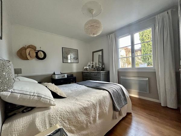 Maison Orgeval 6 pièce(s) 4 chambres €589 000 ** - Référence 9072