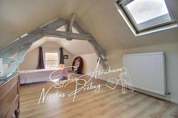 Maison en pierres de 9 pièces avec dépendances, garage et terrain