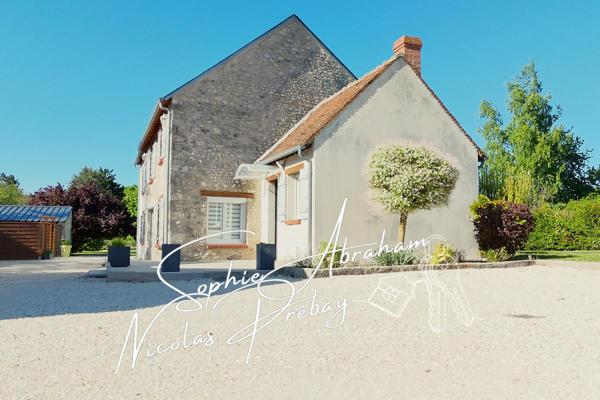 Maison en pierres de 9 pièces avec dépendances, garage et terrain