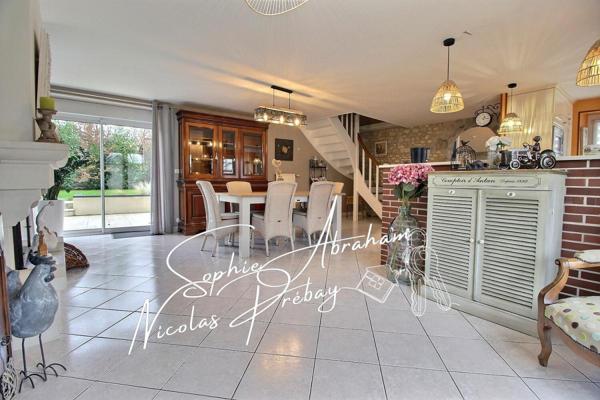 Maison en pierres de 9 pièces avec dépendances, garage et terrain