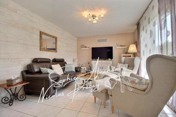 Maison en pierres de 9 pièces avec dépendances, garage et terrain