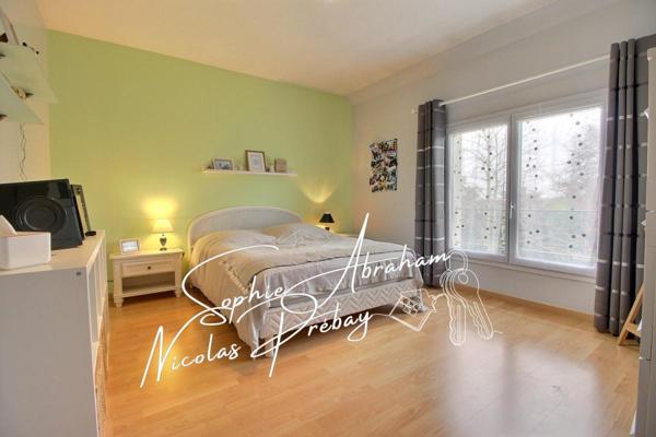 Maison en pierres de 9 pièces avec dépendances, garage et terrain