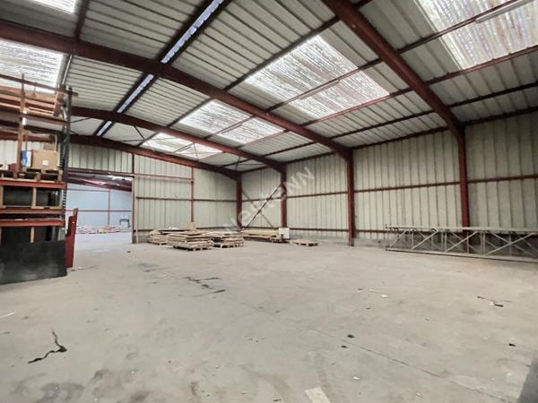 Entrepôt/local industriel 550m² .Proche Zone Leclerc Betting