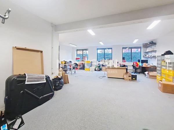 À VENDRE Bureau RDC de 68 m² avec grand parking Bois d'Arcy (Croix Bonnet)