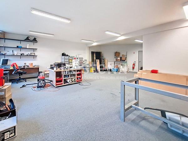 À VENDRE Bureau RDC de 68 m² avec grand parking Bois d'Arcy (Croix Bonnet)