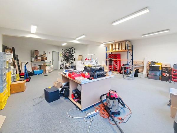 À VENDRE Bureau RDC de 68 m² avec grand parking Bois d'Arcy (Croix Bonnet)